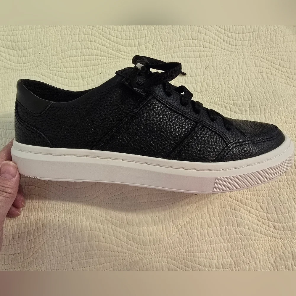 NIB Ugg Alameda Lace Ladies Black Leather Sneakers